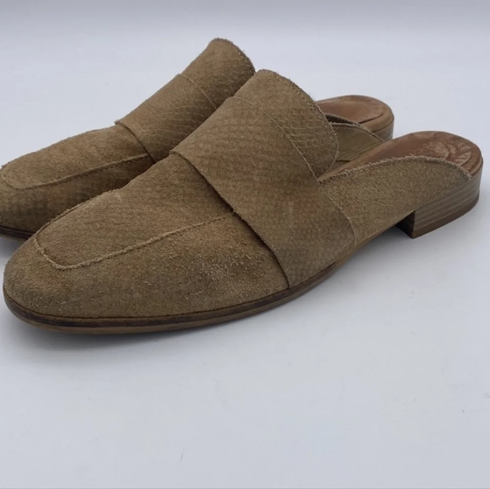 Shoes - Picture 2 of 3